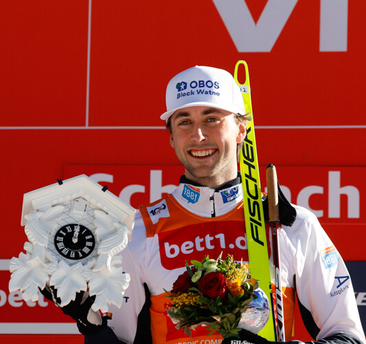 Jarl Magnus Riiber (NOR) gewann auch am Sonntag.