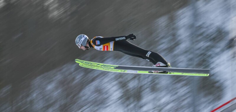 Jarl Magnus Riiber (NOR) war bereits als Vorspringer beim Skifliegen in Vikersund (NOR) im Einsatz.