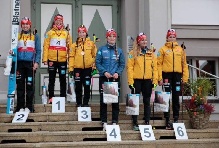 Die siegreichen Juniorinnen: Trine Goepfert (GER), Nathalie Armbruster (GER), Anne Haeckel (GER), Ronja Loh (GER), Magdalena Burger (GER), Sofia Eggensberger (GER), (l-r)