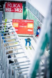 Akito Watabe (JPN) auf der Großschanze in Ruka (FIN)