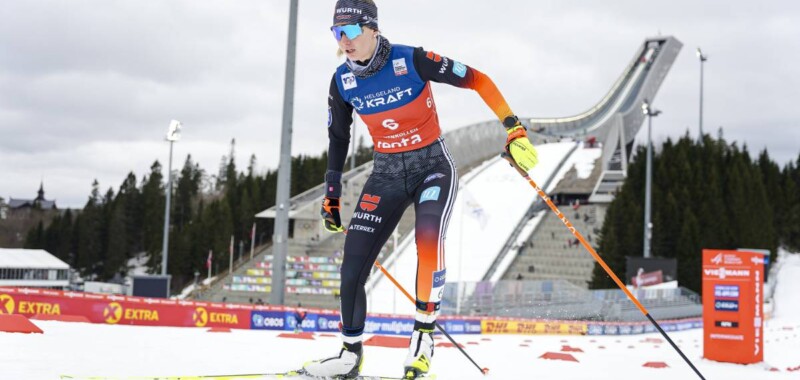 Svenja Wuerth (GER) vor der Holmenkollenschanze, wo die Damen erstmals einen Weltcup austragen werden.