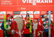 Weihnachten wirft seine Schatten voraus: Julian Schmid (GER), Joulupukki (FIN), Jarl Magnus Riiber (NOR), Joulumuori (FIN), Vinzenz Geiger (GER) (l-r)