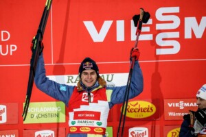 Vinzenz Geiger (GER) konnte 2022 in Ramsau gewinnen.