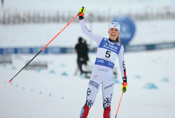 Ida Marie Hagen (NOR) gewinnt den ersten Weltcup der Saison.