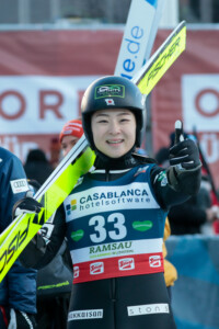 Haruka Kasai (JPN) sichert sich im Springen die Pole Position für den Lauf.