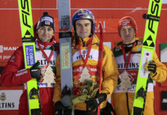 Die Top drei der Ruka Tour: Jarl Magnus Riiber (NOR), Vinzenz Geiger (GER), Julian Schmid (GER), (l-r)