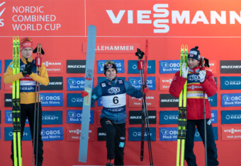 Das Podium des Tages: Julian Schmid (GER), Vinzenz Geiger (GER), Jarl Magnus Riiber (NOR), (l-r)