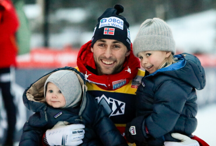 Jarl Magnus Riiber (NOR) mit Sohn Birk und Tochter Ronja