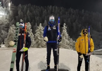 Siegerpodium bei eisigen Temperaturen: Florian Kolb (AUT). Simen Tiller (NOR), Jakob Lange (GER)