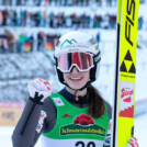 Lisa Hirner (AUT) gewinnt das Springen.