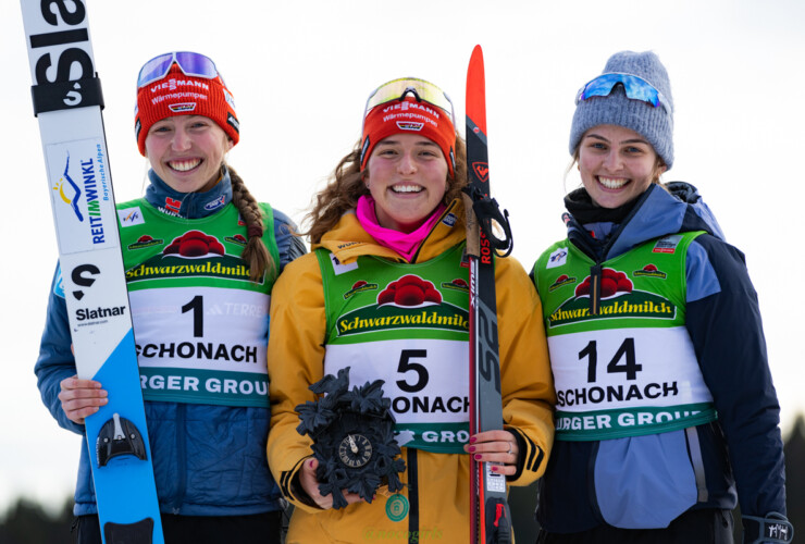 Trine Göpfert (GER), Nathalie Armbruster (GER) und Marie Nähring (GER) (l-r) beim deutschen Dreifach-Erfolg in Schonach