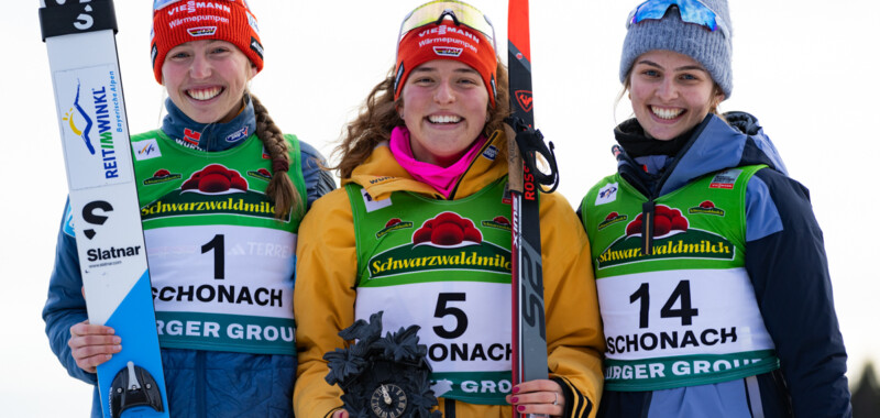 Trine Göpfert (GER), Nathalie Armbruster (GER) und Marie Nähring (GER) (l-r) beim deutschen Dreifach-Erfolg in Schonach