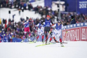 Die Spitzengruppe: Yuna Kasai (JPN), Nathalie Armbruster (GER), Ida Marie Hagen (NOR), (l-r)