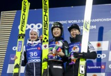 Die Medaillengewinnerinnen im Massenstart: Gyda Westvold Hansen (NOR), Yuna Kasai (JPN), Haruka Kasai (JPN), (l-r)