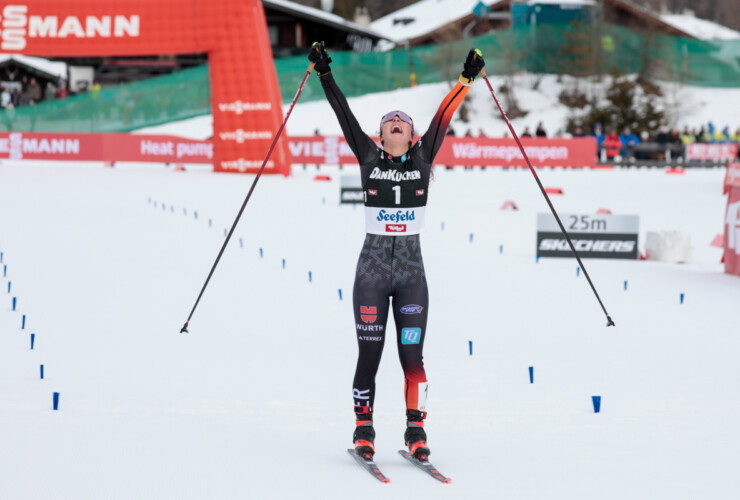 Nathalie Armbruster (GER) feiert ihren ersten Weltcupsieg.