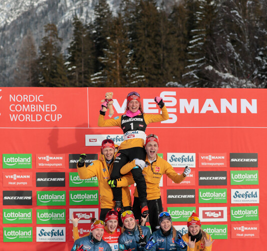 Nathalie Armbruster (GER), Coach Florian Aichinger (GER), Coach Tim Kopp (GER), Jenny Nowak (GER), Maria Gerboth (GER), Ronja Loh (GER), Cindy Haasch (GER), Physio Nina Jung (GER), (l-r)