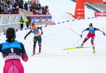 Zielsprint um Platz 3: Nathalie Armbruster (GER), Yuna Kasai (JPN), (l-r)