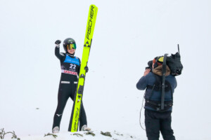 Haruka Kasai (JPN) gewinnt das Springen.