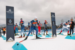 Richard Stenzel (GER, hinten) wartet auf seinen Start beim Team Sprint der JWM in Lake Placid.