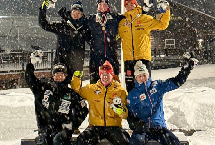 Strahlende Gesichter nach dem Junioren-Einzel: Atsushi Narita (JPN), Paul Walcher (AUT), Richard Stenzel (GER) (oben, l-r), Kyotaro Yamazaki (JPN), Felix Brieden (GER), Andreas Gfrerer (AUT) (unten, l-r)