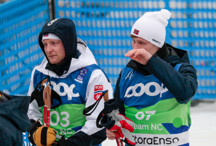 Cheftrainer Thomas Kjellbotn (NOR) mit Erik Wilhelmsen (NOR) in Freundentränen aufgelöst