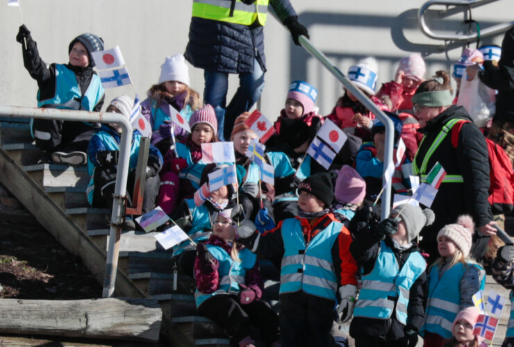 Unter den Zuschauern waren auch einige Schulklassen.