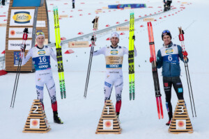 Die Medaillengewinner: Jens Luraas Oftebro (NOR), Jarl Magnus Riiber (NOR), Vinzenz Geiger (GER), (l-r)