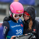 Nathalie Armbruster (GER), Physio Nina Jung (GER), (l-r)