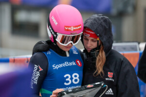 Nathalie Armbruster (GER), Physio Nina Jung (GER), (l-r)