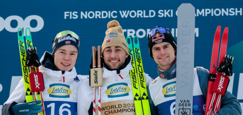 Das Podium: Jens Luraas Oftebro (NOR), Jarl Magnus Riiber (NOR), Vinzenz Geiger (GER), (l-r)