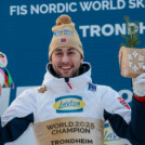 Jarl Magnus Riiber (NOR) feiert seinen fünften Einzel-WM-Titel.